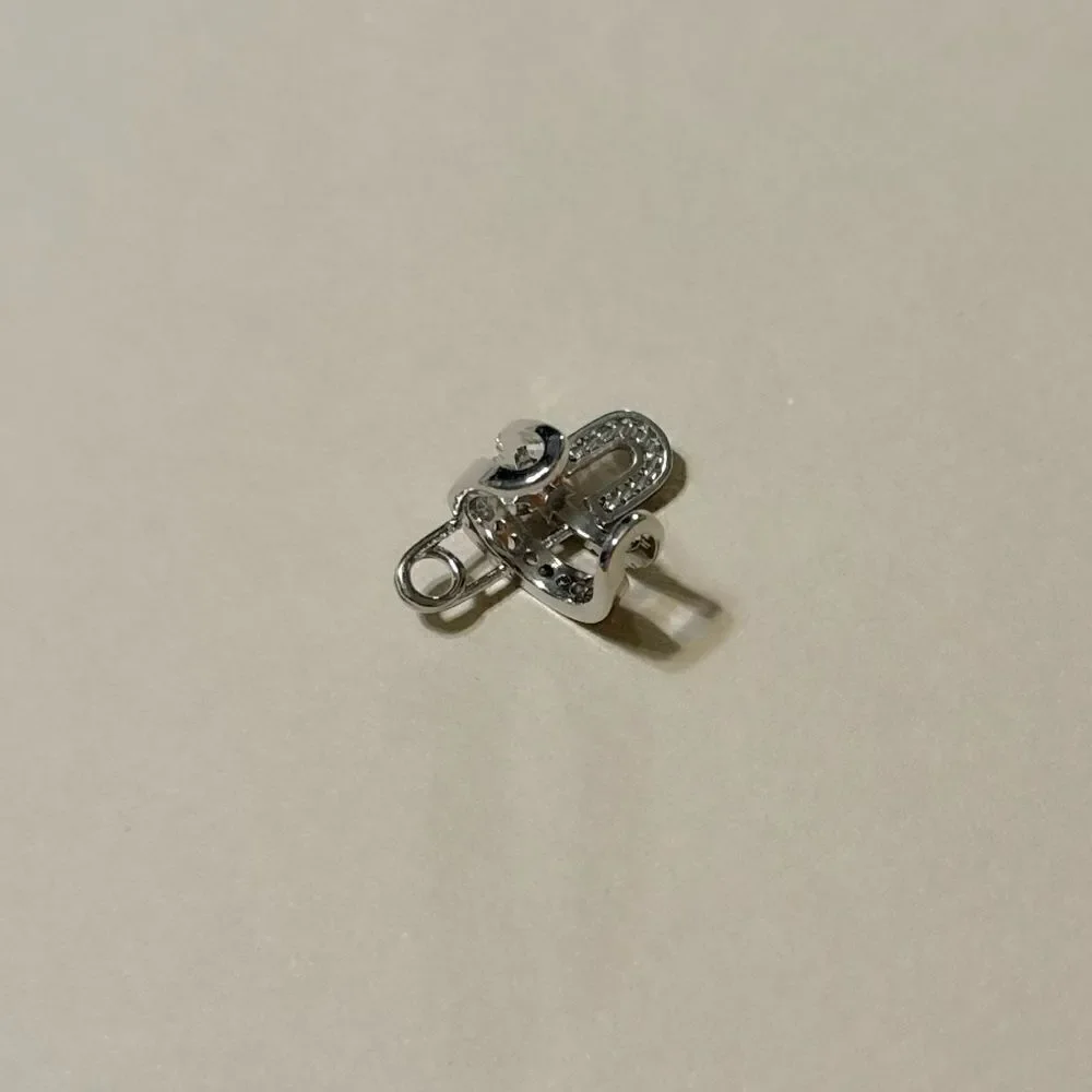 Safety pin ear cuff N711